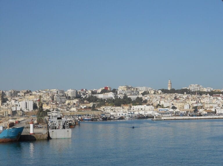 Lire la suite à propos de l’article Disparition de deux Français au large du Maroc : un catamaran retrouvé vide près de Tanger, les recherches s’intensifient