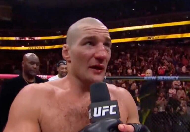 Lire la suite à propos de l’article UFC 328 : Sean Strickland fait tomber Khamzat Chimaev et entre dans l’histoire des plus grands exploits du MMA