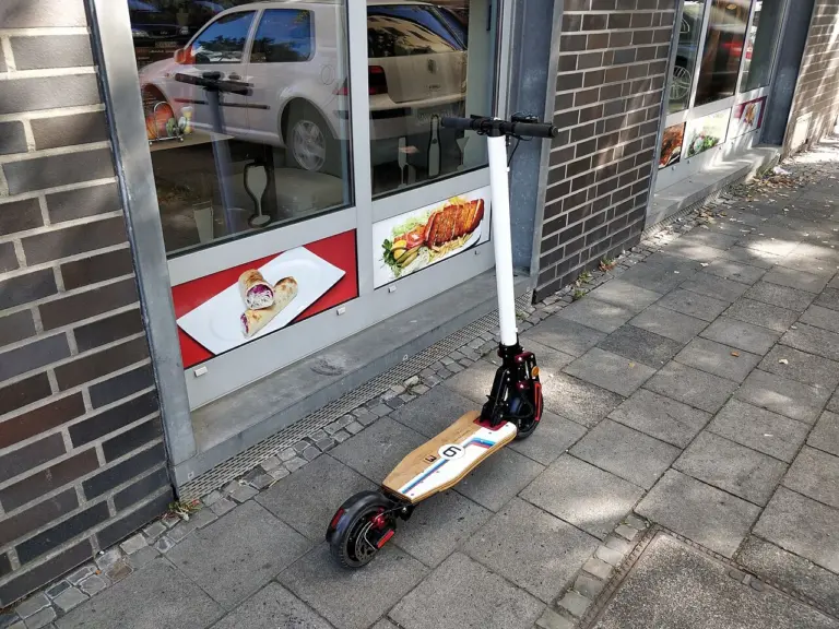 Lire la suite à propos de l’article Villeurbanne : un homme tué en trottinette, le conducteur se rend