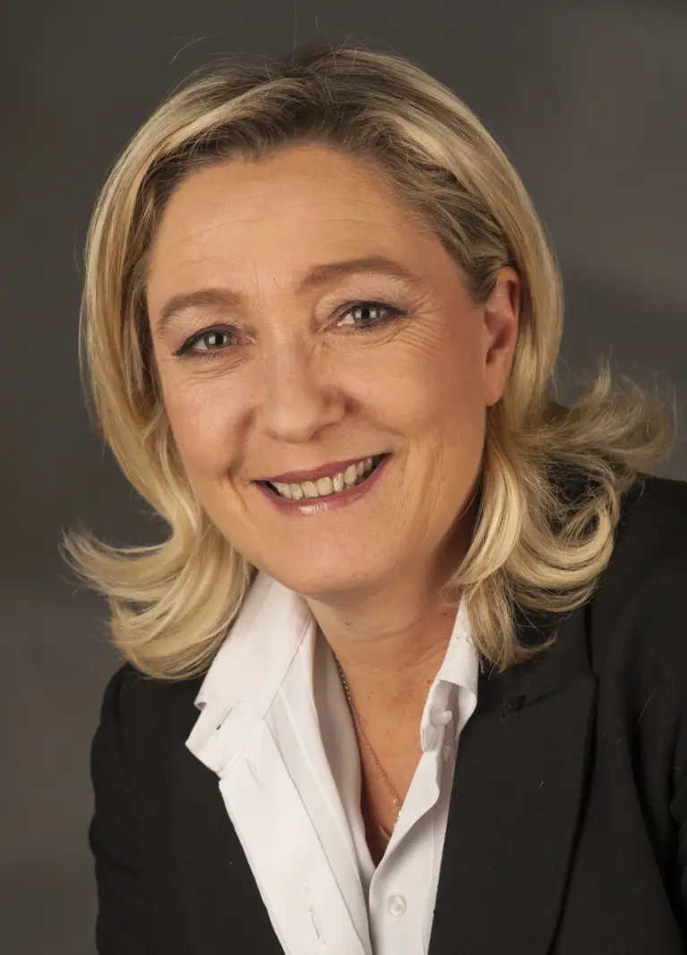 Lire la suite à propos de l’article Marine Le Pen reçue par l’ambassadeur d’Israël : une rencontre discrète aux enjeux diplomatiques