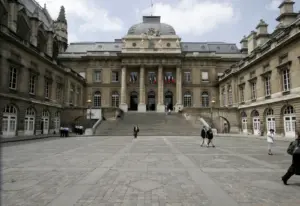 Lire la suite à propos de l’article Procès périscolaire Paris : un animateur jugé pour agressions sexuelles