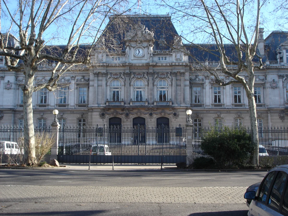 You are currently viewing Étienne Guyot préfet du Rhône : “la sécurité est une priorité absolue”