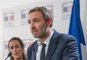 Lire la suite à propos de l’article Thomas Portes saisit la justice après les insultes de Chalençon