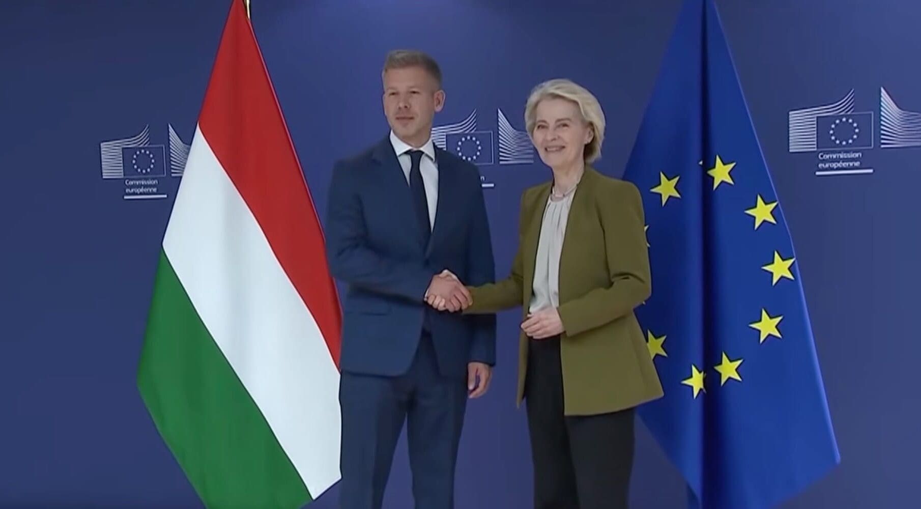 Péter Magyar, le premier ministre hongrois et Ursula von der Leyen, la présidente de la Commission européenne. Photo : Capture d'écran de France 24.