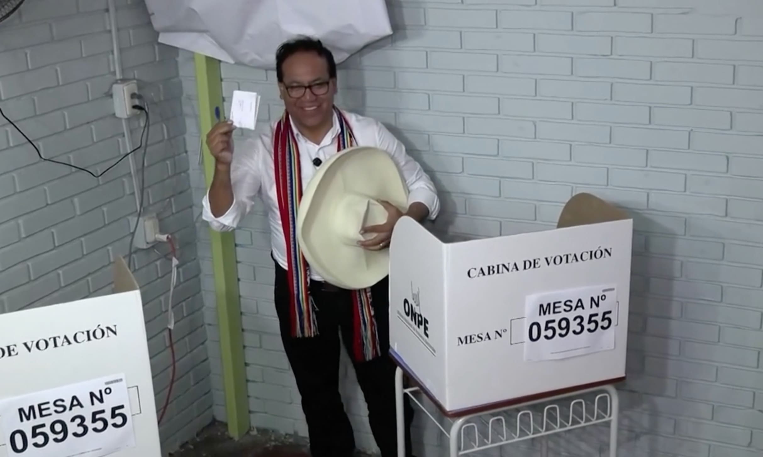 You are currently viewing Pérou : Roberto Sanchez passe en tête face à Keiko Fujimori dans une présidentielle au suspense total