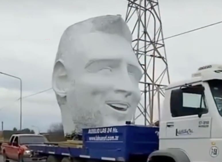 La ville de Cutral Co prépare une gigantesque statue de Lionel Messi. Photo : Capture d'écran de Noticiero9Oficial - Instagram.