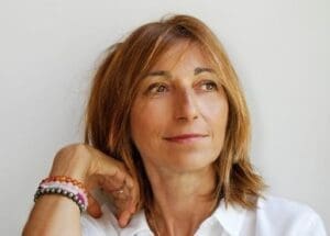 Lire la suite à propos de l’article Christine Cotton : La biostatisticienne et lanceuse d’alerte, annonce son suicide dans un message bouleversant