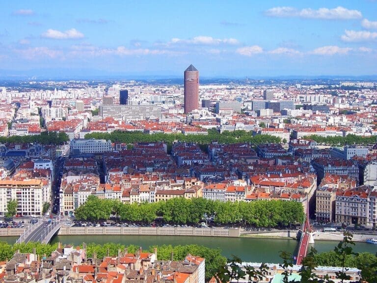 Lire la suite à propos de l’article Coups de feu à Lyon : un homme blessé dans le quartier des États-Unis