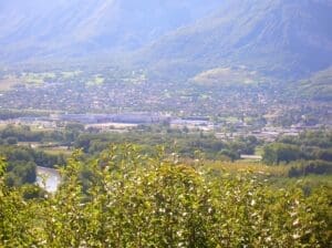 Lire la suite à propos de l’article Microélectronique : une randonnée militante dénonce l’accaparement de l’eau par l’industrie des puces en Isère