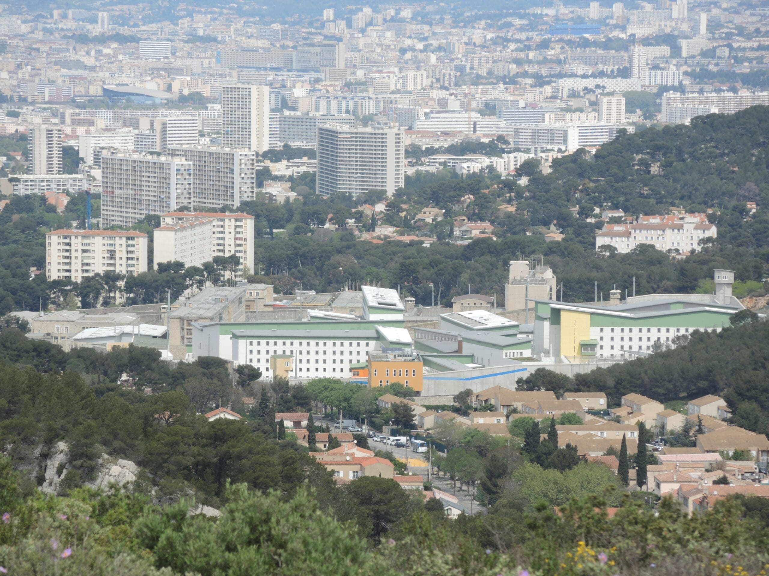 You are currently viewing Incendie à la prison des Baumettes : un détenu décède après 1 feu dans sa cellule à Marseille