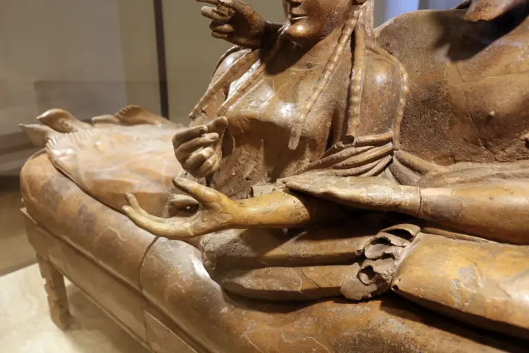 Lire la suite à propos de l’article Étrusques : ce que l’ADN révèle d’une civilisation méconnue