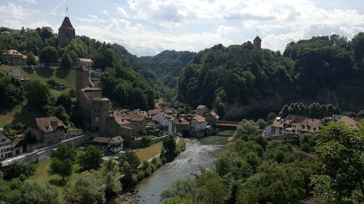 You are currently viewing Suisse : la procession de Fribourg attire des milliers de fidèles