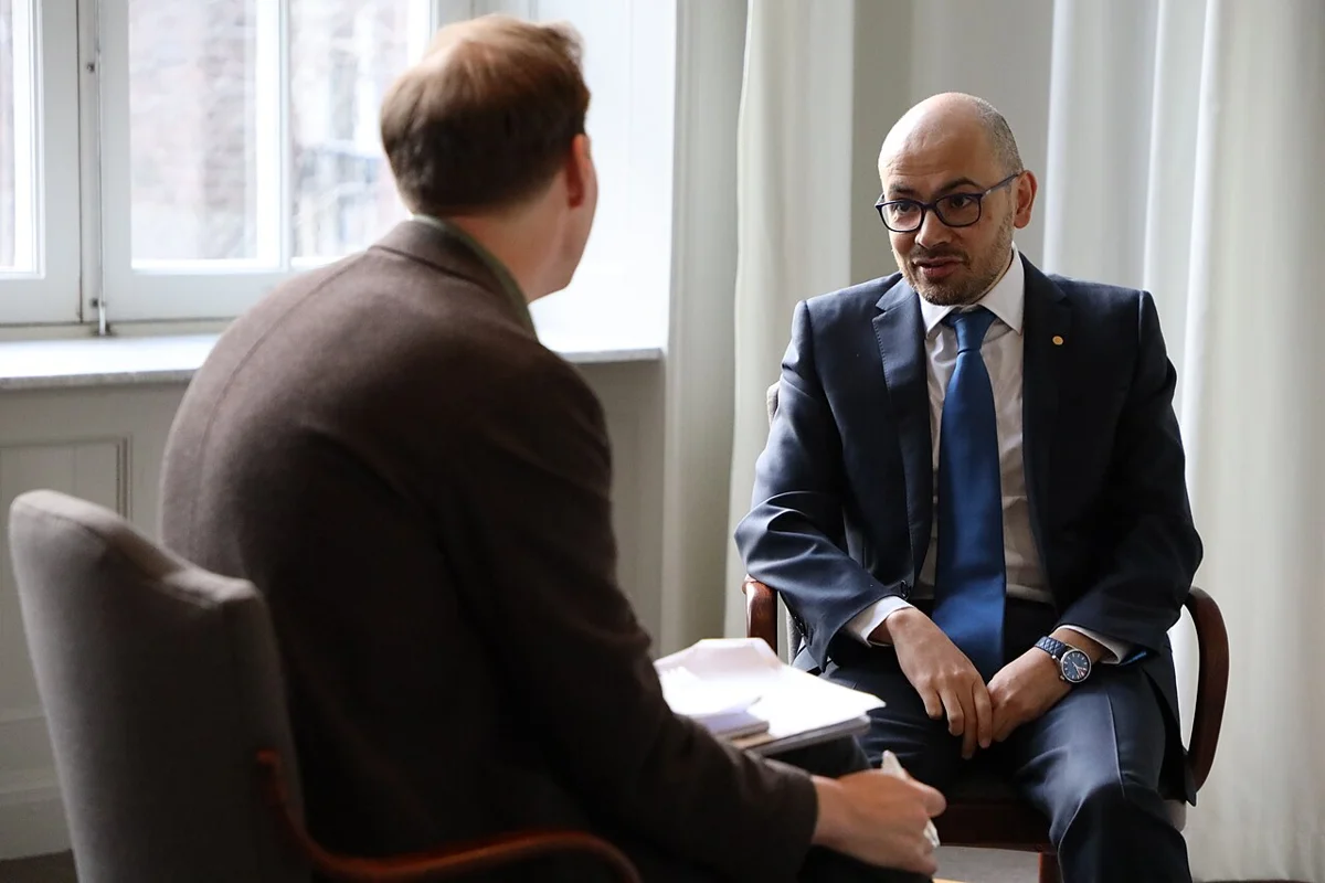 You are currently viewing Demis Hassabis : l’IA générale possible d’ici 2029 ou 2030